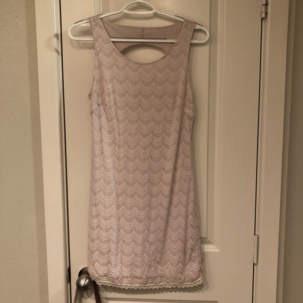 Flattering and extra adorable Free People dress 🥺